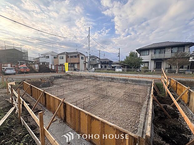 ◆青空と陽光に包まれる平坦な敷地◆お好みの間取りを叶えやすい整った地形。周りからの見通しも良く陽当たりや風通りにも恵まれた環境で、ご家族のこだわりを詰めた理想の家づくりをスタートできます。