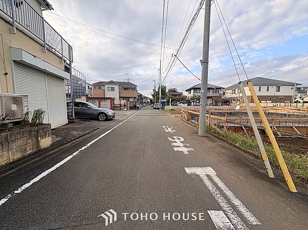 ◆青空と陽光が広がる開放的な土地◆隣地との距離感や敷地全体の広がりが把握しやすい良好なロケーション。陽当たりや風通りを活かした間取り設計が可能で、ご家族の理想の邸宅を形にしていただけます。