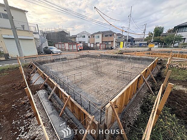 ◆境界がはっきりした安心の整形地◆隣地との間仕切りが整い、建物配置のイメージが広がる綺麗な敷地。澄み切った青空から明るい光が注ぎ、ご家族の理想を込めたこだわり空間を叶える地盤です。