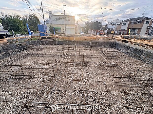 ◆青空と陽光に包まれる平坦な敷地◆お好みの間取りを叶えやすい整った地形。周りからの見通しも良く陽当たりや風通りにも恵まれた環境で、ご家族のこだわりを詰めた理想の家づくりをスタートできます。