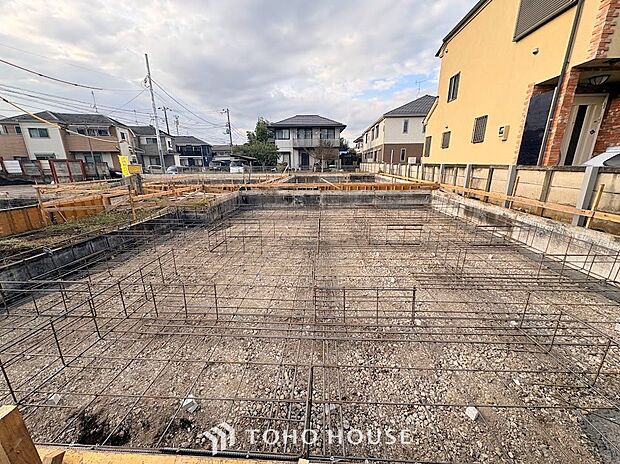 ◆境界がはっきりした安心の整形地◆隣地との間仕切りが整い、建物配置のイメージが広がる綺麗な敷地。澄み切った青空から明るい光が注ぎ、ご家族の理想を込めたこだわり空間を叶える地盤です。