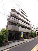 根津駅より徒歩8分 築8年9ヶ月 6階建の賃貸物件