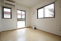 メゾン・ド・フォー・ユー 201 2階ワンルームのリビング/ダイニング