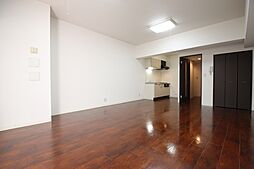 ビ・アバンス 101 1階ワンルームのリビング/ダイニング