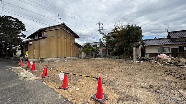 道路との高低差がないので駐車場も車の出し入れがしやすいですね！