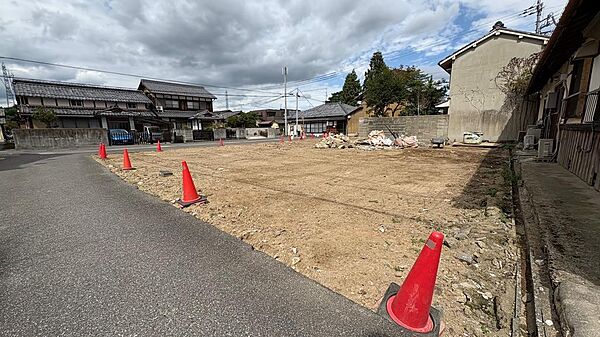 2号地は古家の解体済みですので広々とした開放的な土地に仕上がってますね！