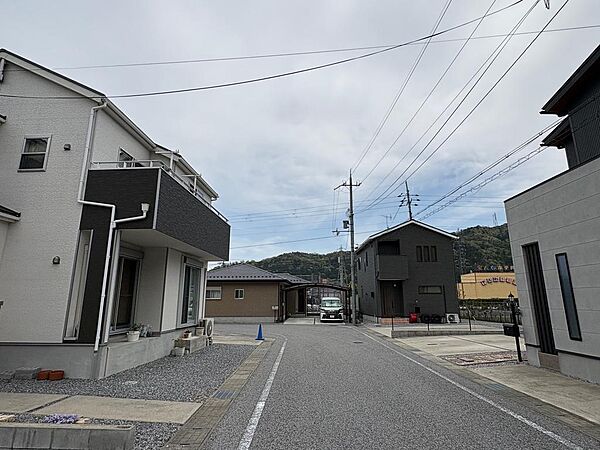 前面道路も6mありますので、冬場でも日差しがずっと入る明るいお家です！