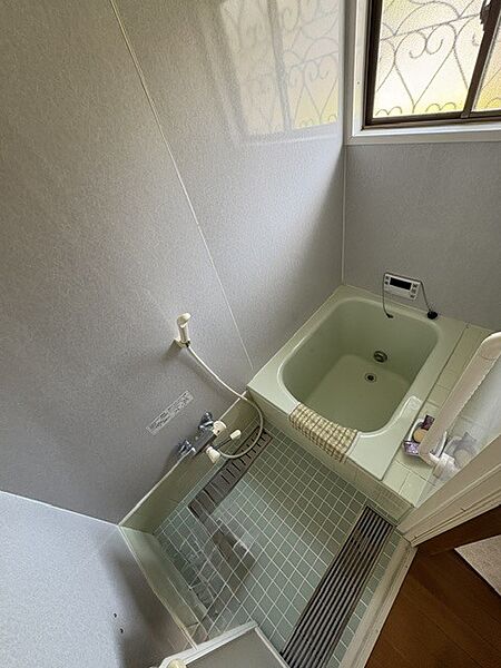 湯船、洗い場は少しコンパクトになりますが十分お使いいただけるお風呂です！