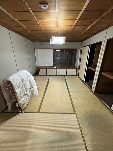 LDK横の6帖の和室です。収納たっぷりのお部屋です！