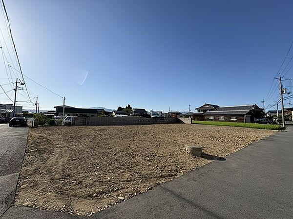 周りに高い建物が建っていないので風通しも良く気持ちのいい土地になります！