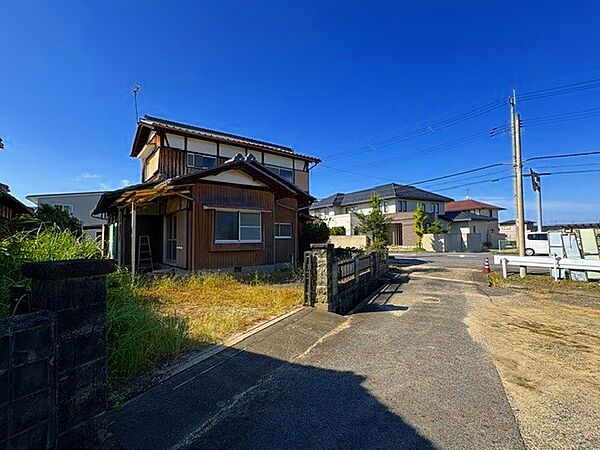 南東角から北向きに撮影。周りがスカッと開けていて本当に風通しがいいです！JR草津駅から車で9分の距離でこの開放感はなかなかないですね！