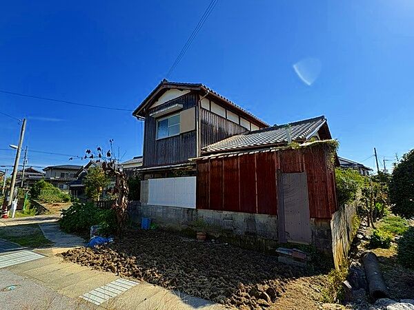 北西角から現地を撮影。西側も建物が建っていないのでどこからでも風が通り、日もあたるのでお家の間取りを決めるのがとても楽しくなりそうですね！