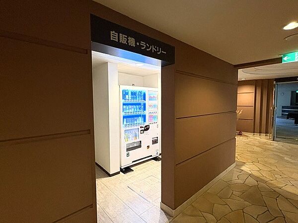 自販機コーナーもあり、ソフトドリンクからアルコールまで揃ってます！