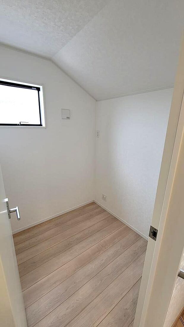 テレワークルームや書斎などにおすすめな2帖のお部屋です♪