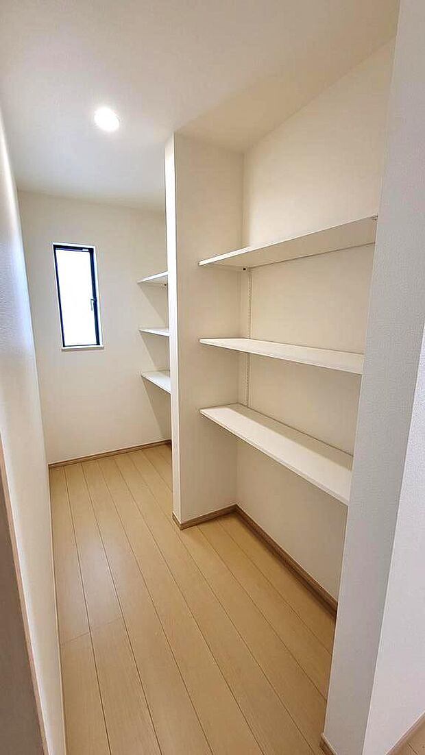 広々パントリー!たくさん収納出来ます☆(※成約済みのC号棟の内装となります。ご了承ください)