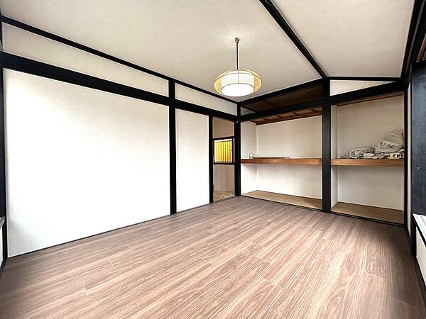 南西向きで陽当たり良好、窓が多く明るく開放的な住まい。心地よい光に包まれる暮らしを実現。