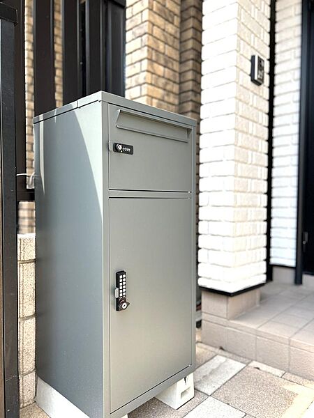 不在時も安心！宅配ボックス完備で、荷物の受け取りはいつでもスムーズ。再配達の手間を減らし、時間に縛られない自由な暮らしを実現します。