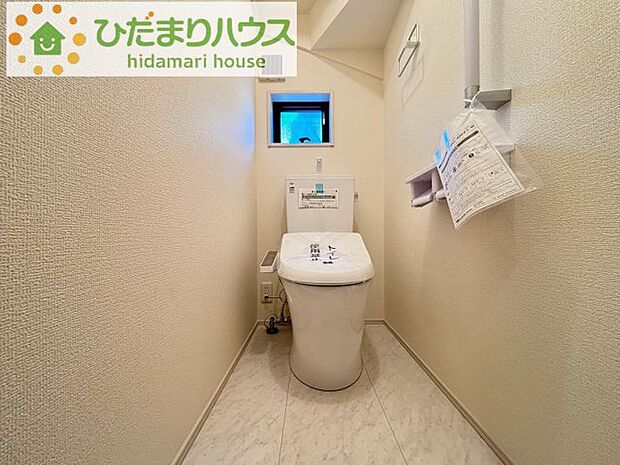 白を基調としたトイレは、インテリア次第でどんな空間になるかワクワクしますね♪