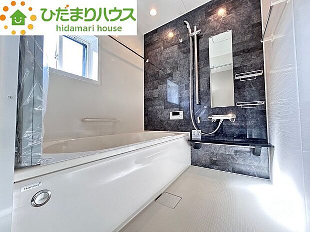 清潔感のある浴室は自分一人のリラックス空間を演出してくれます。もちろんお子様と一緒でも十分な広さがあり快適です(^^♪
