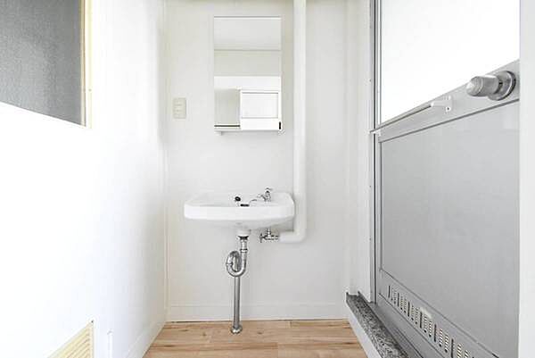 apartment 東京都港区虎ノ門４丁目3-13　ヒューリック神谷町ビル4階