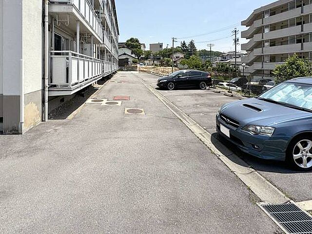 11 / 18