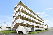 五香駅よりバス8分 徒歩8分 3階 築61年1ヶ月の賃貸物件