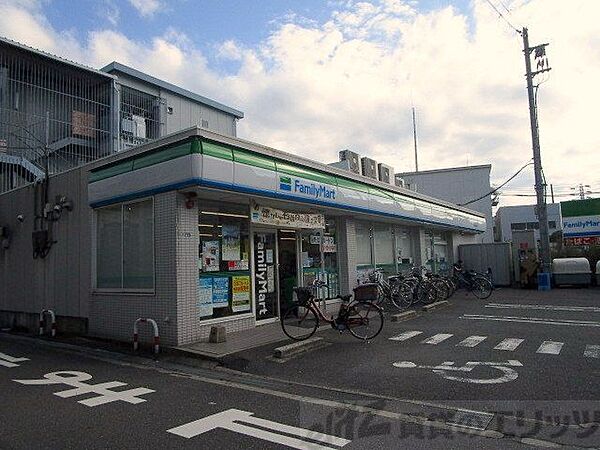 画像19:ファミリーマート　正雀駅前店 徒歩1分。 50m