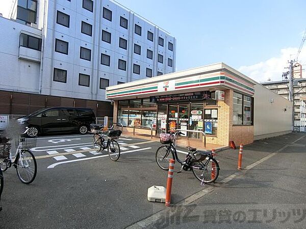 画像28:セブンイレブンJR茨木駅西店 徒歩13分。 1010m