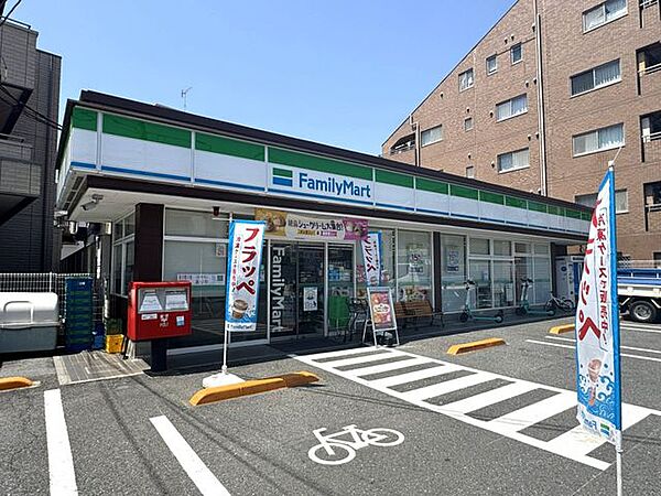 ファミリーマート桜川三丁目店 徒歩5分。 380m