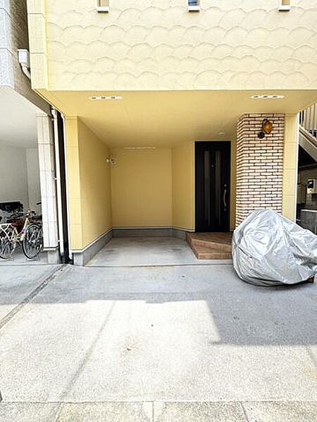 【車庫】サイズ幅　：2.15ｍ奥行：4.88ｍ大きい車も停めることができます。