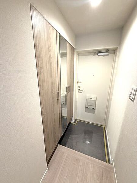 心地よく迎えて頂ける様に開放感溢れる空間となっております。