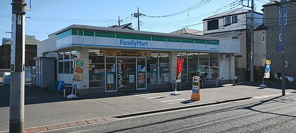 ファミリーマート練馬石神井町八丁目店 徒歩8分。 590m