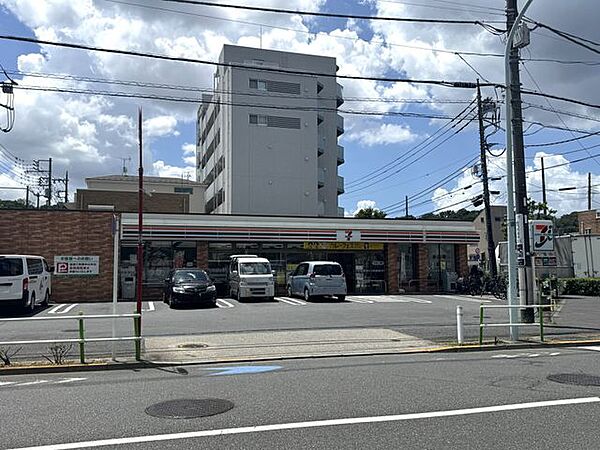 セブンイレブン板橋高島平3丁目店 徒歩6分。 440m