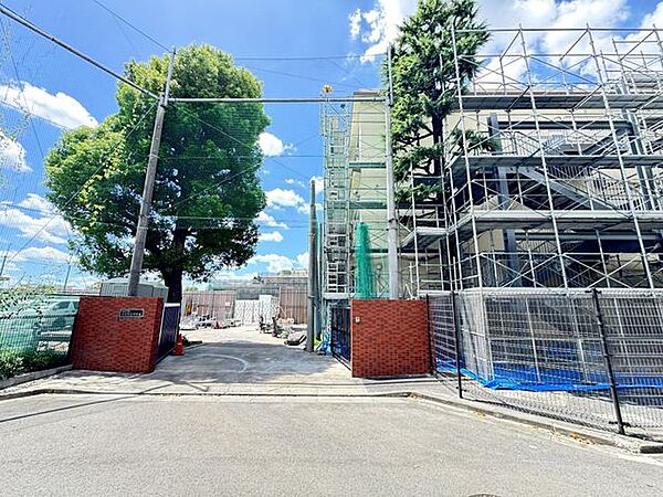板橋区立赤塚第三中学校 徒歩11分。 830m