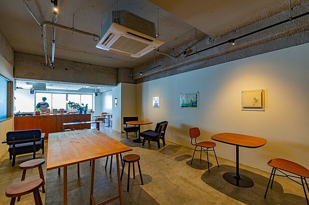 Quiet Corner Coffee 徒歩2分、人柄の良い店主さんの落ち着いたコーヒーショップ。一休みしたい時にぴったりです◎ 100m