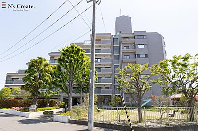 外観:大通りから一本細道に入ったところにあるマンションです 外観:大通りから一本細道に入ったところにあるマンションです