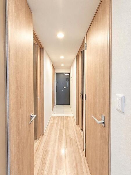 掲載写真は、室内のイメージをより分かりやすくご覧いただくため、AIによる画像加工で家具・荷物等を一部削除しています。実際の室内状況とは異なる場合がありますので、あらかじめご了承ください。
