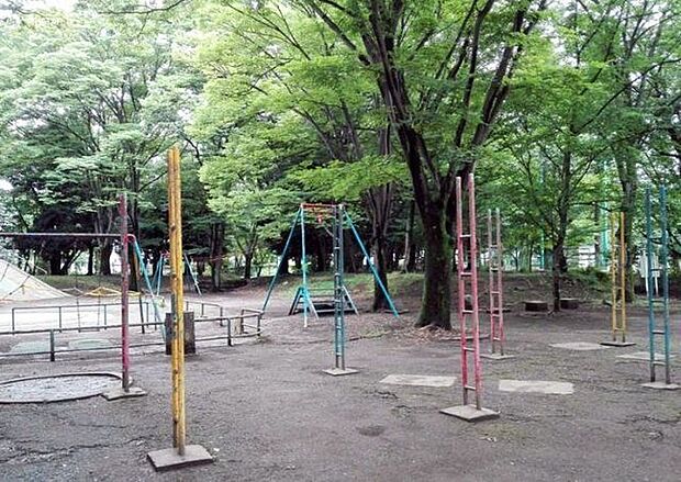 滝山公園 徒歩12分。 950m