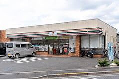 セブンイレブン東久留米幸町4丁目店 徒歩8分。 620m