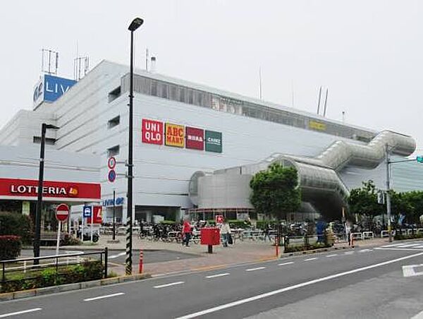 リヴィンオズ大泉店