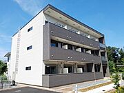高坂駅より徒歩7分 築4年9ヶ月 3階建の賃貸物件
