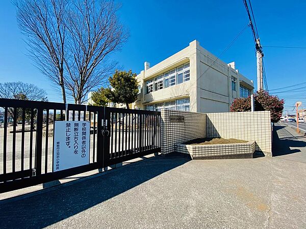 飯能市立加治小学校まで約390ｍ