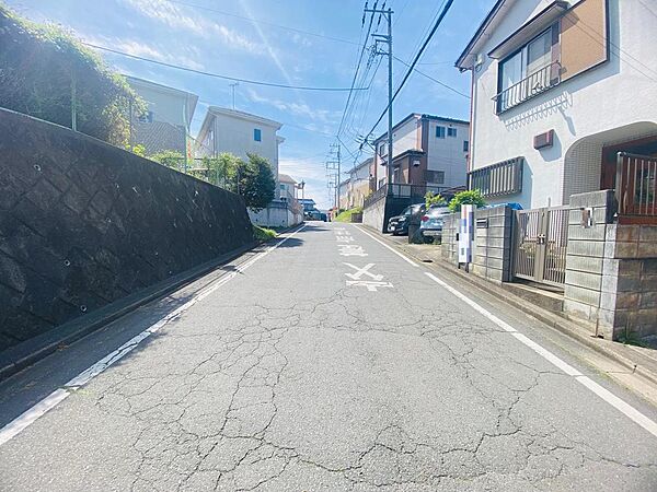 東側前面道路