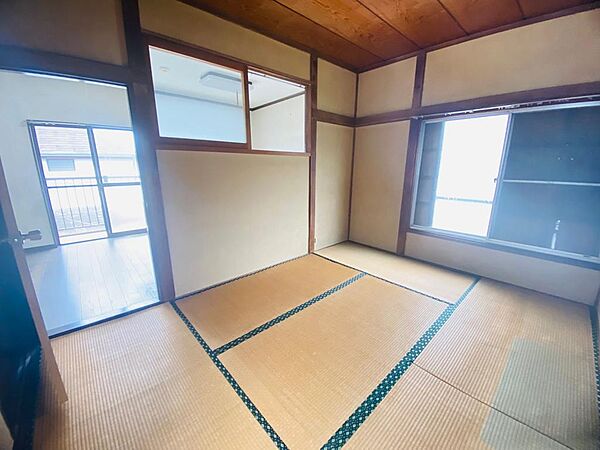 2階和室(中)約6帖