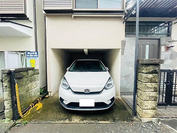 ◇ビルトインガレージ付（開口部：約高さ1.8m×幅2.6m）※車種による