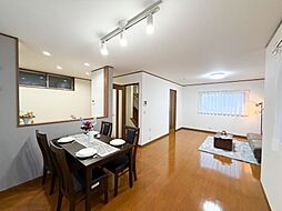 足立区関原1丁目 中古一戸建 4LDKのリビング/ダイニング