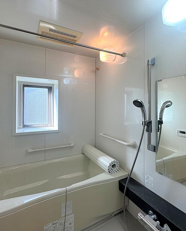 室内（2024年1月）撮影　浴室には窓があるので通風良好。湿度がこもることなく、清潔にお使いいただけます。