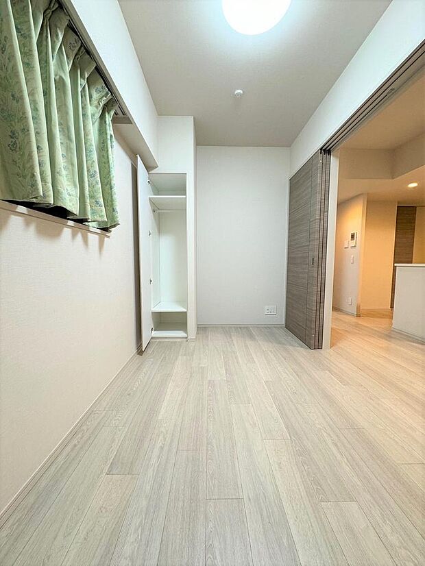 各居室や廊下などの間仕切り部分にある段差を解消したフラットフロアを採用。
