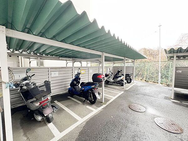 ミニバイク置場空あります。月額500円／台