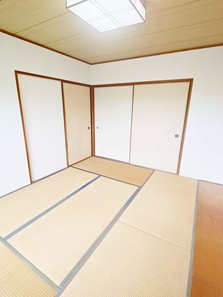 管理人が日勤している為、不審者やセールス訪問を監視・対応します。